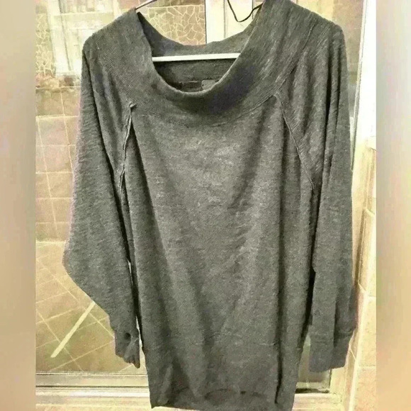 We the Free Palisades off the shoulder sweater in dark grey. Size Small. NWT. - Picture 1 of 5